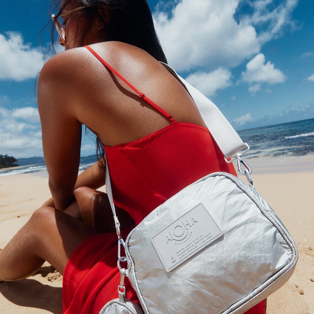 Aloha Collection• LE TOUR Cross Body Bag Purse Monochrome SILVER Holiday